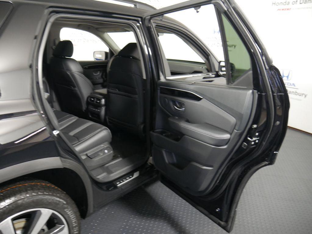 new 2025 Honda Pilot car, priced at $51,095
