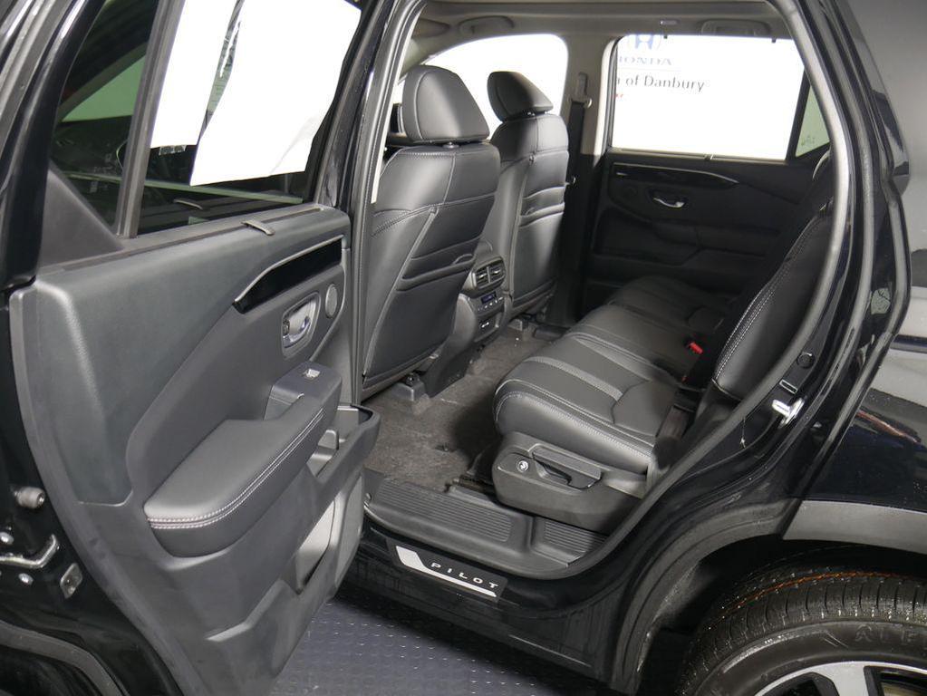 new 2025 Honda Pilot car, priced at $51,095