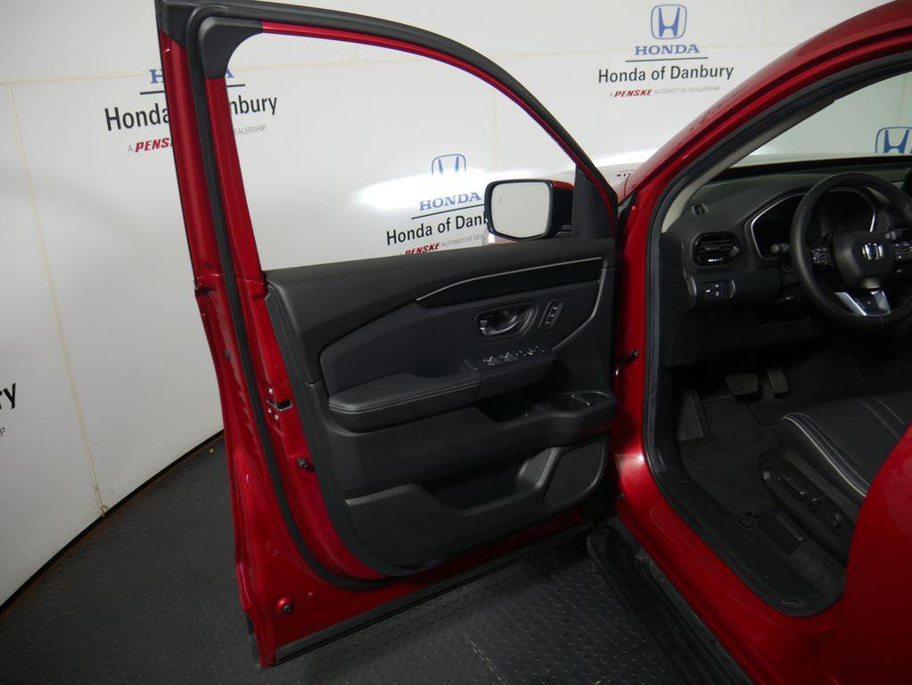 used 2025 Honda Pilot car, priced at $46,995