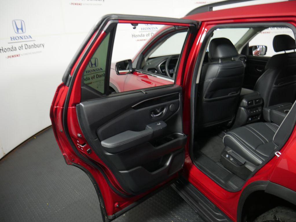used 2025 Honda Pilot car, priced at $46,995