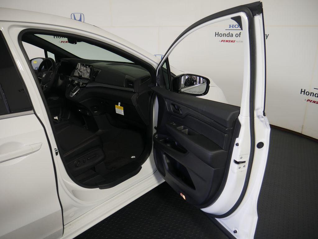new 2026 Honda Odyssey car, priced at $46,210
