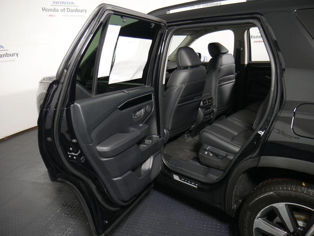 new 2025 Honda Pilot car, priced at $51,825