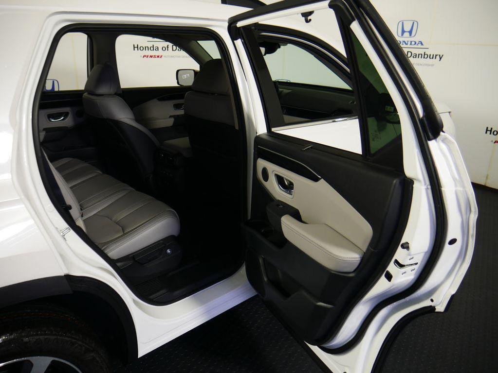 new 2025 Honda Pilot car, priced at $51,505