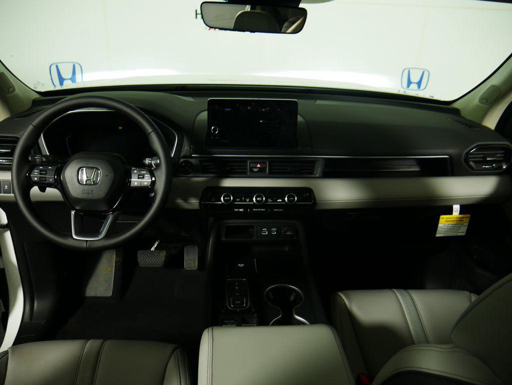 new 2025 Honda Pilot car, priced at $51,505