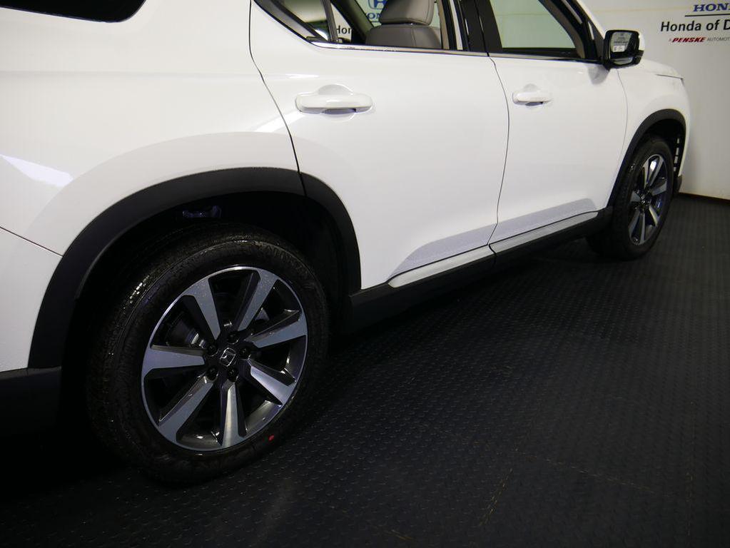 new 2025 Honda Pilot car, priced at $51,505