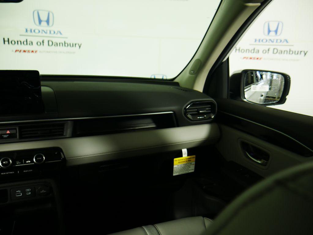 new 2025 Honda Pilot car, priced at $51,505