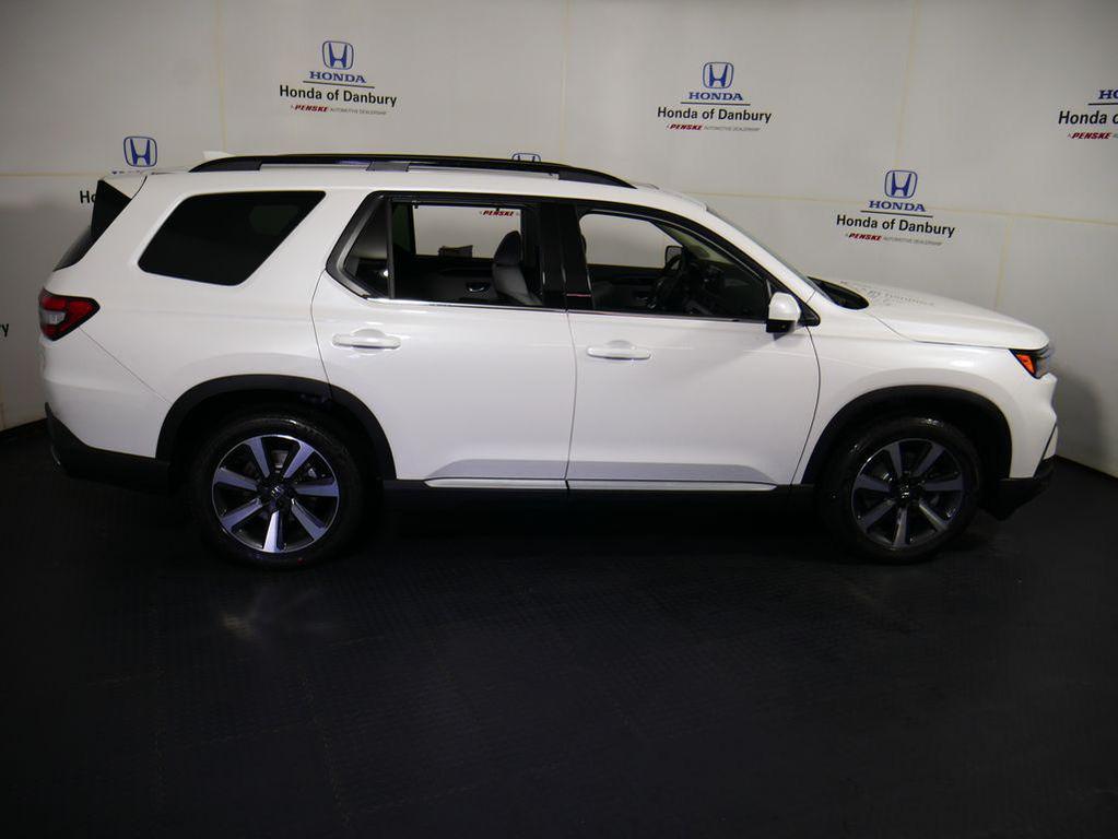 new 2025 Honda Pilot car, priced at $51,505