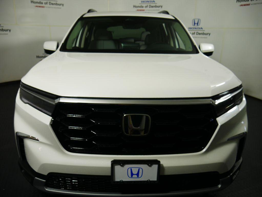 new 2025 Honda Pilot car, priced at $51,505