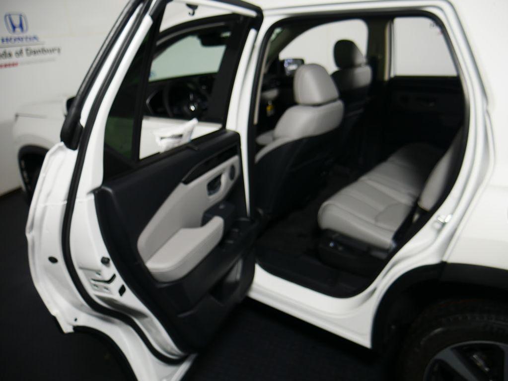 new 2025 Honda Pilot car, priced at $51,505