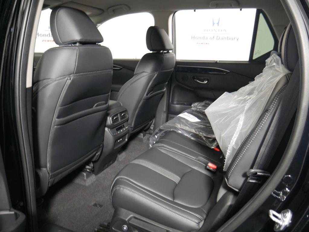 new 2025 Honda Pilot car, priced at $47,825