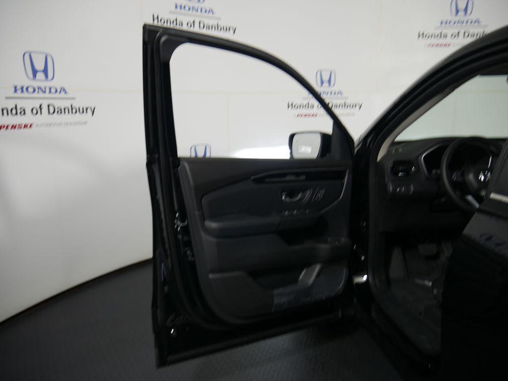 new 2025 Honda Pilot car, priced at $47,825