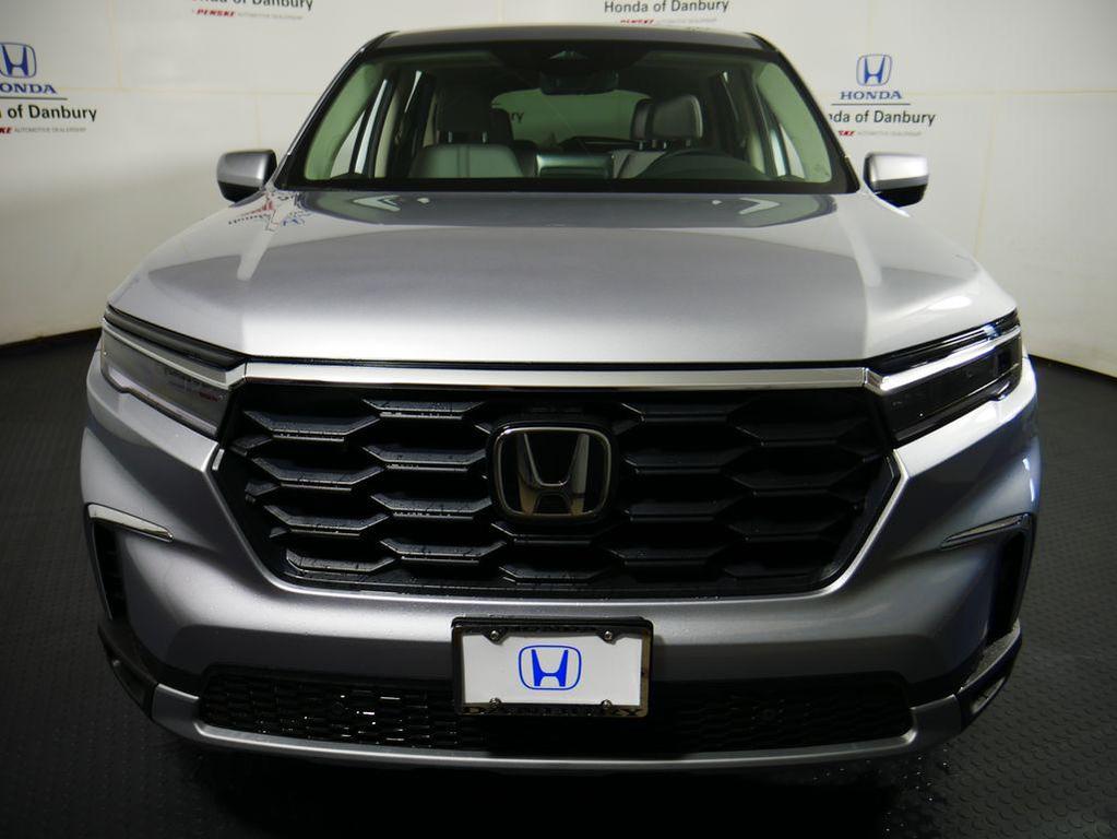 new 2025 Honda Pilot car, priced at $47,095