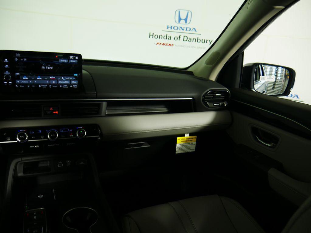 new 2025 Honda Pilot car, priced at $47,095