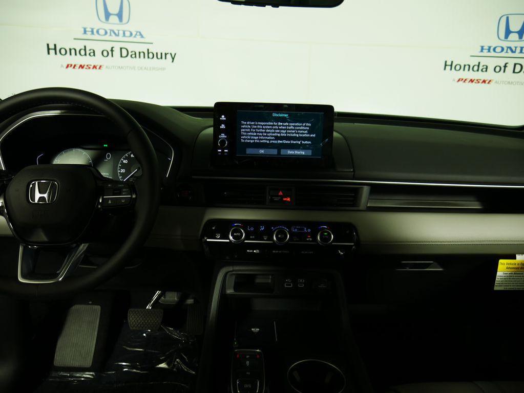 new 2025 Honda Pilot car, priced at $47,095