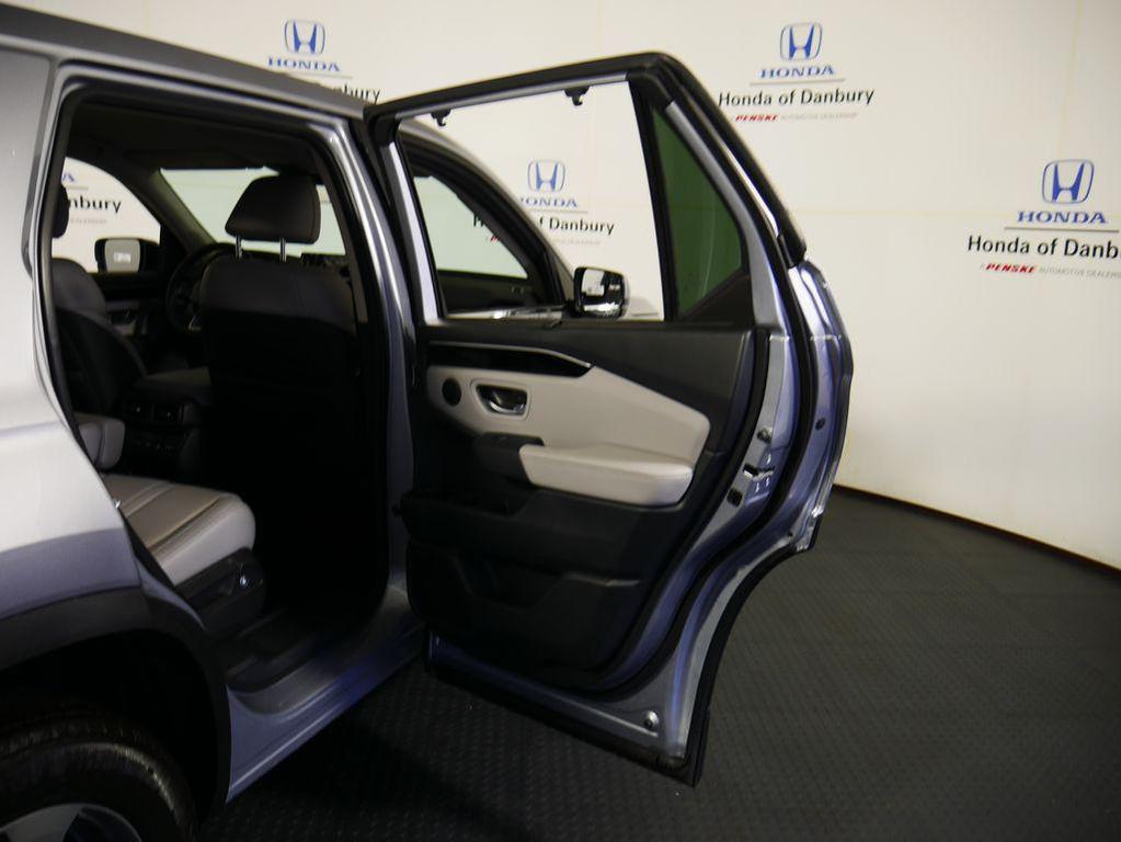new 2025 Honda Pilot car, priced at $47,095