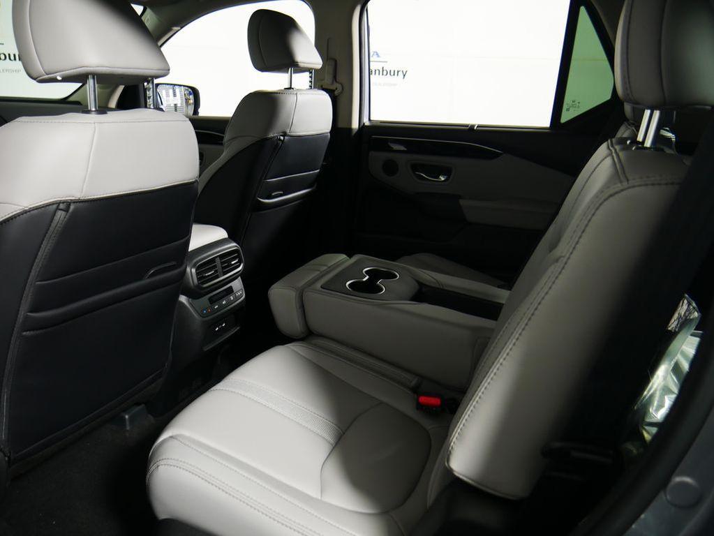 new 2025 Honda Pilot car, priced at $47,095
