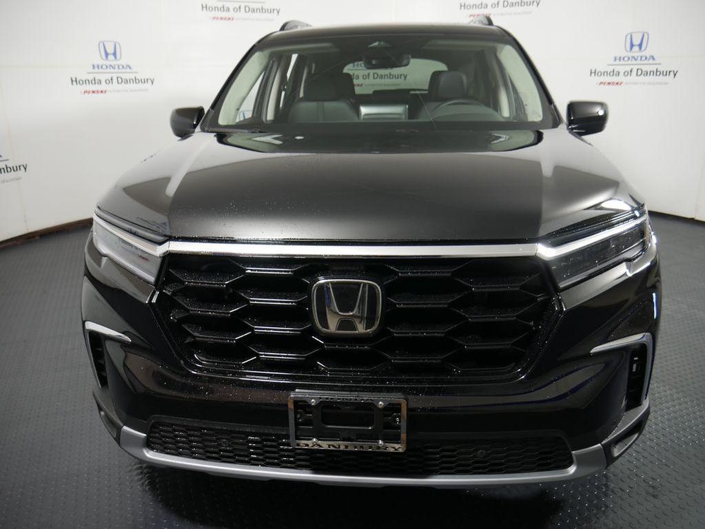 new 2025 Honda Pilot car, priced at $51,095