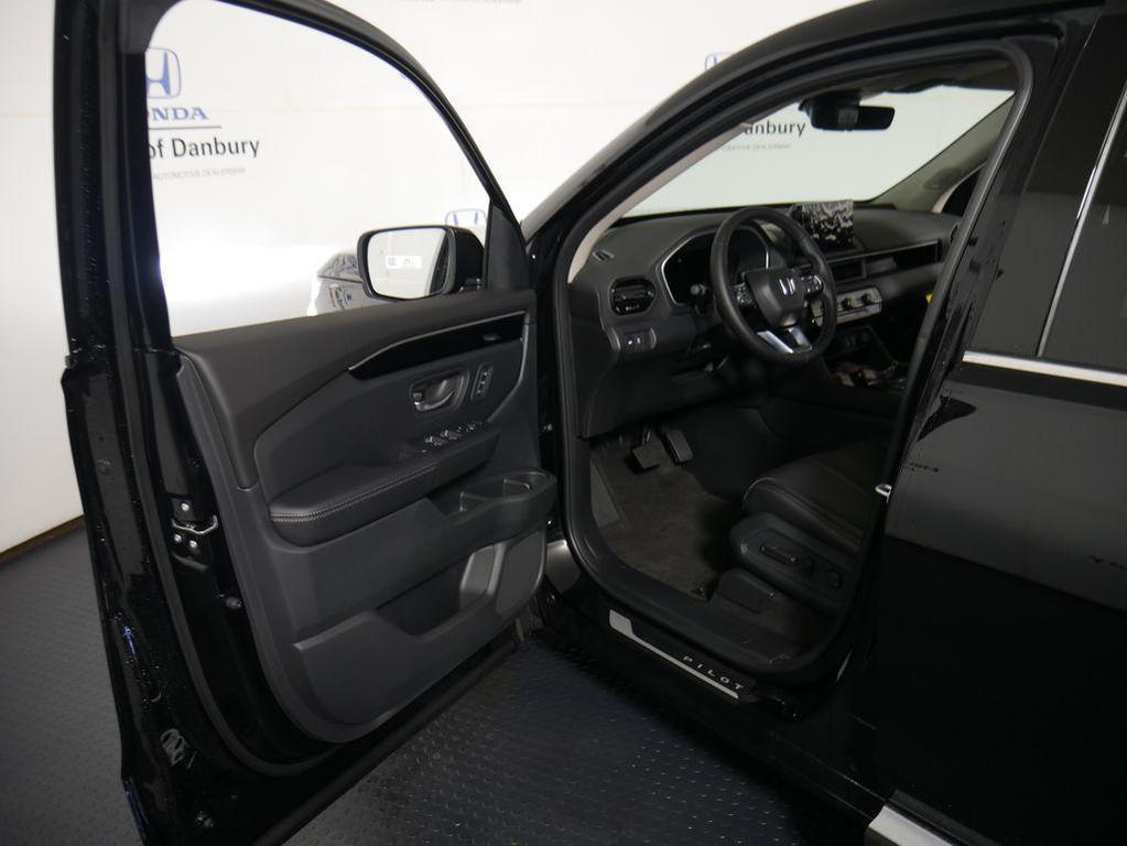 new 2025 Honda Pilot car, priced at $51,095