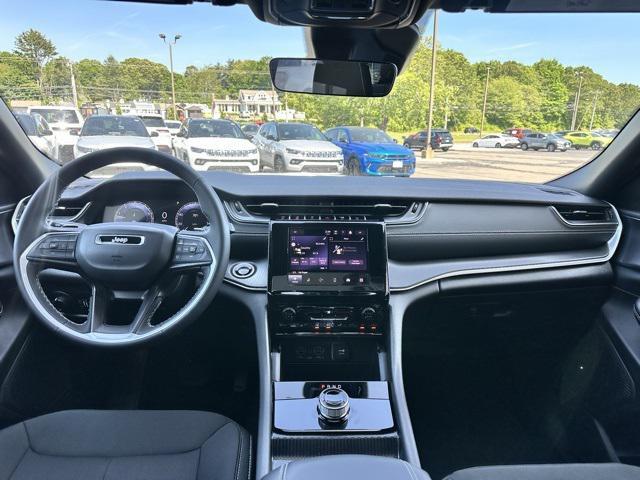 new 2025 Jeep Grand Cherokee car, priced at $42,375
