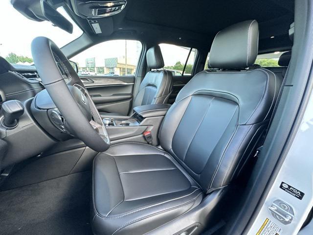 new 2025 Jeep Grand Cherokee car, priced at $49,415