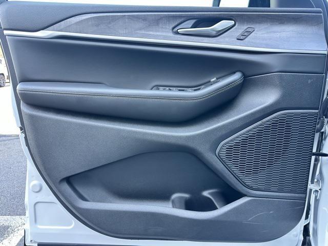 new 2025 Jeep Grand Cherokee L car
