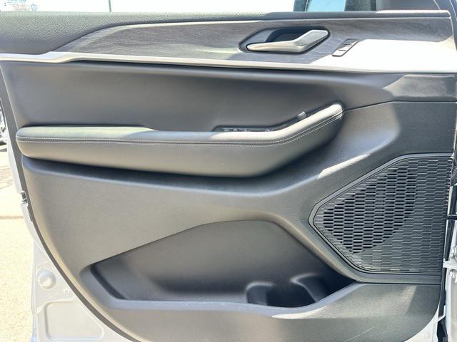 new 2025 Jeep Grand Cherokee L car
