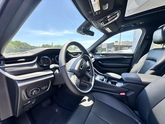new 2025 Jeep Grand Cherokee L car