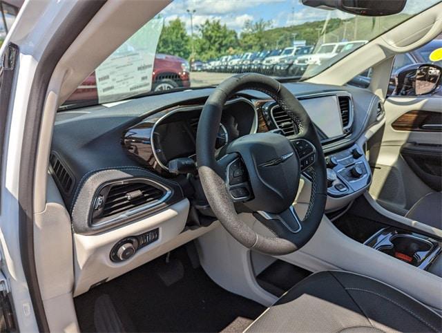 new 2023 Chrysler Pacifica Hybrid car, priced at $59,985