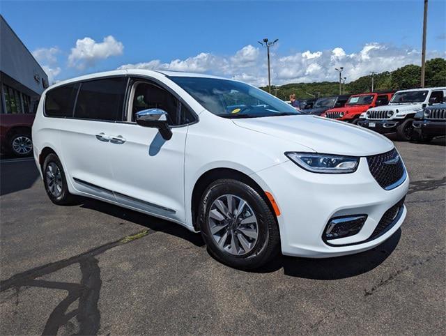 new 2023 Chrysler Pacifica Hybrid car, priced at $59,985