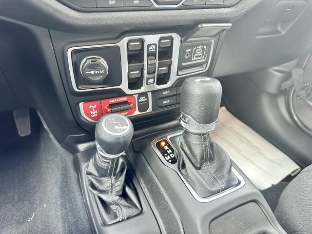 new 2025 Jeep Wrangler car