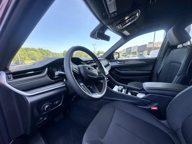 new 2025 Jeep Grand Cherokee car, priced at $42,375