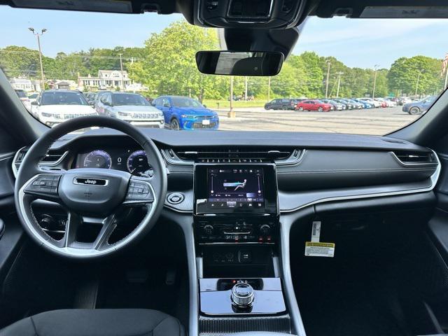 new 2025 Jeep Grand Cherokee car, priced at $42,375
