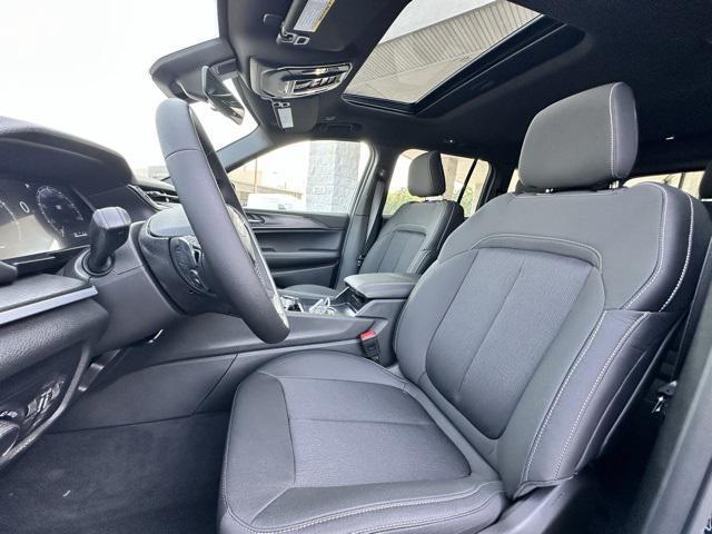 new 2025 Jeep Grand Cherokee car, priced at $42,375