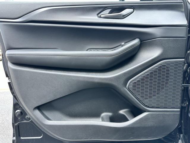 new 2025 Jeep Grand Cherokee car, priced at $42,375