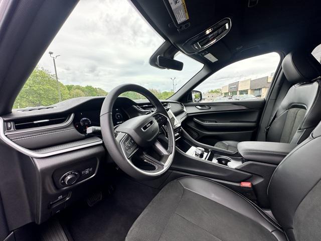 new 2025 Jeep Grand Cherokee car
