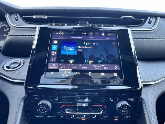 new 2025 Jeep Grand Cherokee car, priced at $43,575