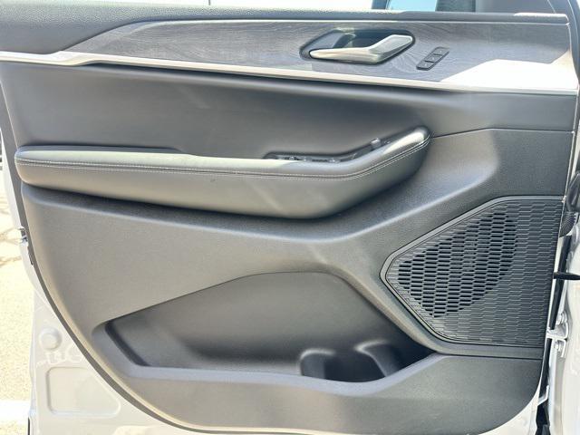 new 2025 Jeep Grand Cherokee L car