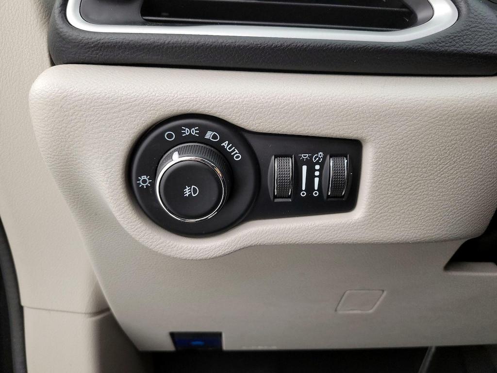 used 2022 Chrysler Pacifica car, priced at $24,998