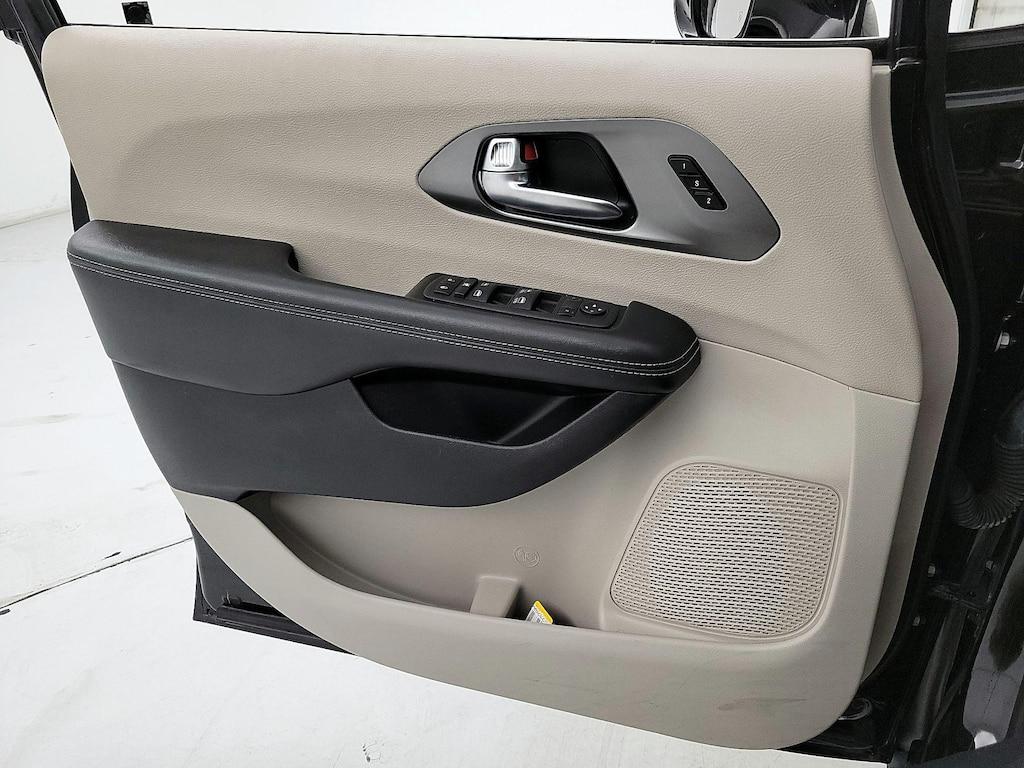 used 2022 Chrysler Pacifica car, priced at $24,998