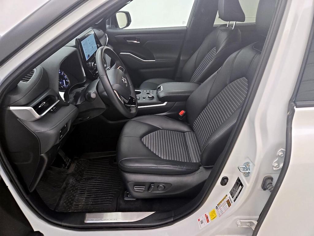 used 2023 Toyota Highlander car, priced at $42,998