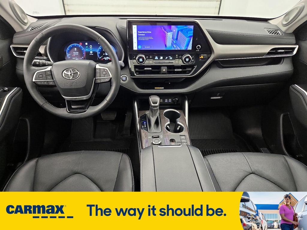used 2023 Toyota Highlander car, priced at $48,998