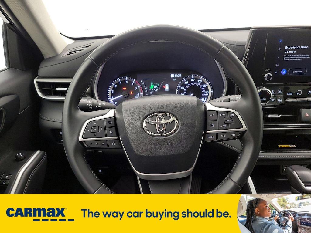 used 2024 Toyota Highlander car, priced at $38,998