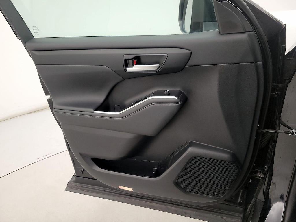 used 2024 Toyota Highlander car, priced at $38,998