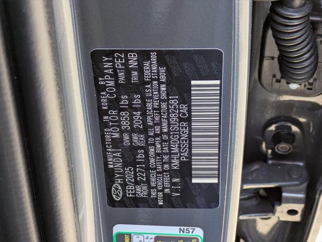 used 2025 Hyundai Elantra car