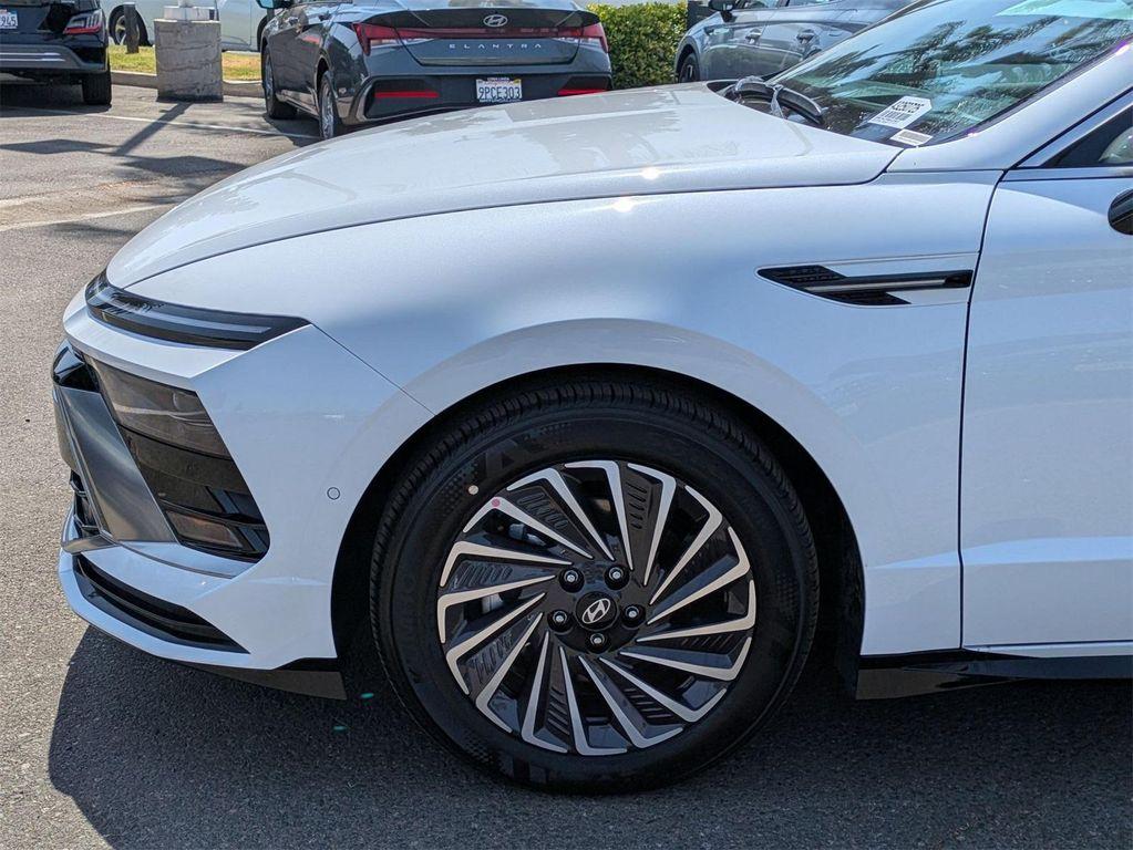 new 2025 Hyundai Sonata Hybrid car, priced at $40,015