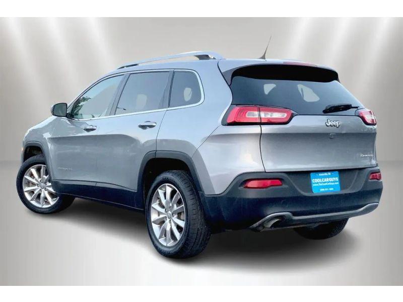 used 2015 Jeep Cherokee car, priced at $12,995