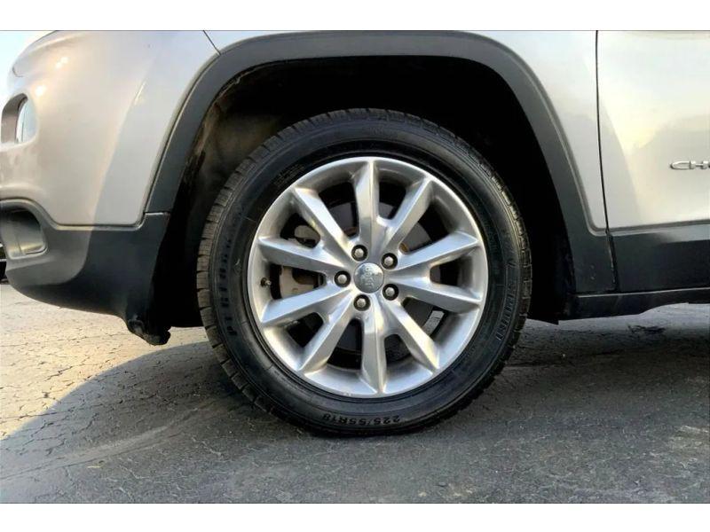 used 2015 Jeep Cherokee car, priced at $12,995