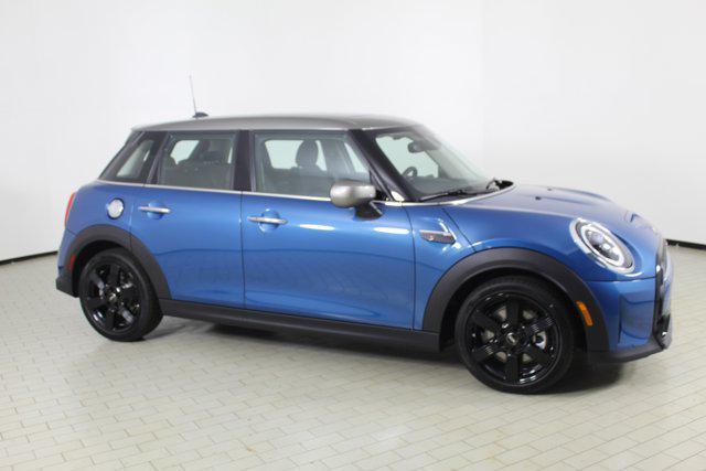 new 2024 MINI Hardtop car, priced at $35,905