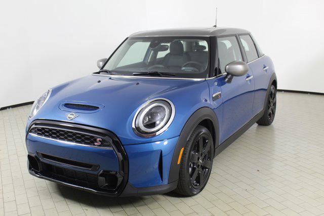 new 2024 MINI Hardtop car, priced at $35,905