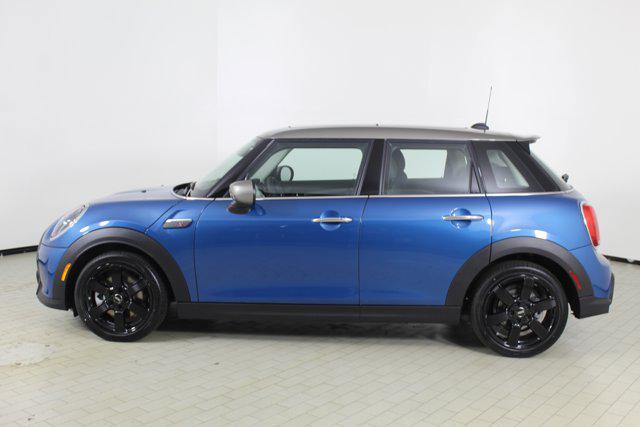 new 2024 MINI Hardtop car, priced at $35,905